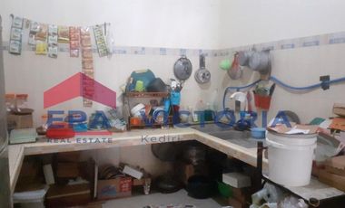 Rumah 2 lantai di Bundaran Sekartaji Kediri