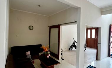 Rumah luas depan masjid dekat pasar kotagede