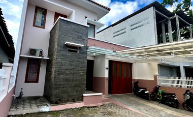 Rumah luas depan masjid dekat pasar kotagede