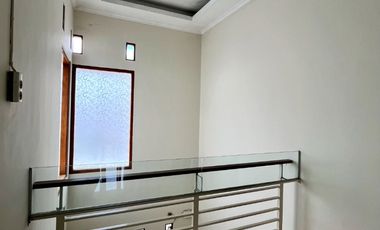 Rumah luas depan masjid dekat pasar kotagede