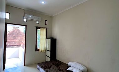 Rumah luas depan masjid dekat pasar kotagede