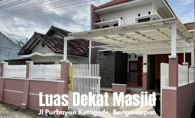 Rumah luas depan masjid dekat pasar kotagede