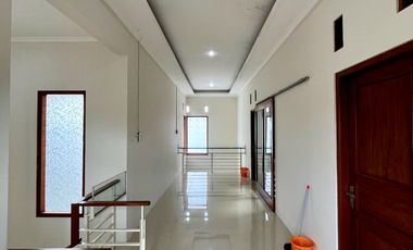 Rumah luas depan masjid dekat pasar kotagede