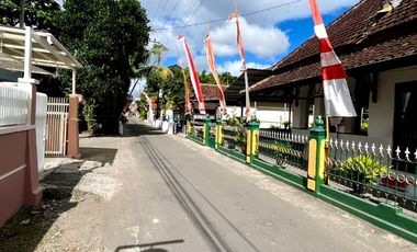 Rumah luas depan masjid dekat pasar kotagede