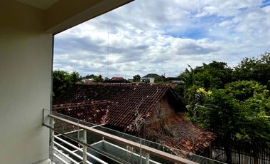 Rumah luas depan masjid dekat pasar kotagede