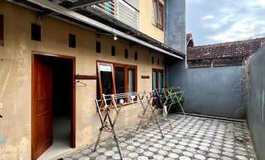 Rumah luas depan masjid dekat pasar kotagede