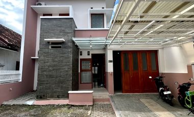 Rumah luas depan masjid dekat pasar kotagede