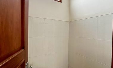 Rumah luas depan masjid dekat pasar kotagede