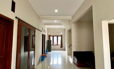 Rumah luas depan masjid dekat pasar kotagede