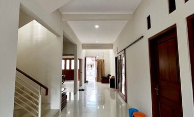 Rumah luas depan masjid dekat pasar kotagede