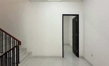 RUMAH BARU MODERN DALAM TOWNHOUSE DI AREA KOMERSIL PANCORAN TEBET