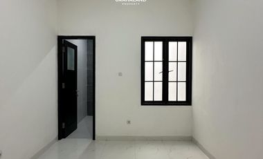 RUMAH BARU MODERN DALAM TOWNHOUSE DI AREA KOMERSIL PANCORAN TEBET