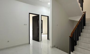 RUMAH BARU MODERN DALAM TOWNHOUSE DI AREA KOMERSIL PANCORAN TEBET