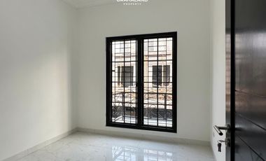 RUMAH BARU MODERN DALAM TOWNHOUSE DI AREA KOMERSIL PANCORAN TEBET