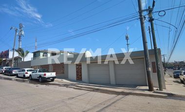 ¡SE VENDE HERMOSA CASA EN TIJUANA, COL. AEROPUERTO! - (3)