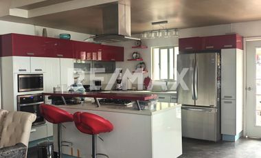 ¡SE VENDE HERMOSA CASA EN TIJUANA, COL. AEROPUERTO! - (3)