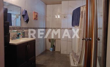 ¡SE VENDE HERMOSA CASA EN TIJUANA, COL. AEROPUERTO! - (3)