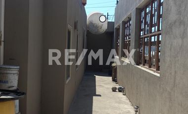 ¡SE VENDE HERMOSA CASA EN TIJUANA, COL. AEROPUERTO! - (3)