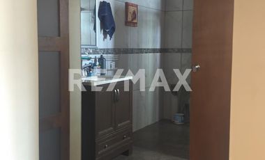 ¡SE VENDE HERMOSA CASA EN TIJUANA, COL. AEROPUERTO! - (3)