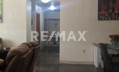 ¡SE VENDE HERMOSA CASA EN TIJUANA, COL. AEROPUERTO! - (3)