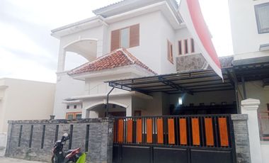 Rumah Bagus 2 lt. Di Perumahan dekat Jalan Raya Colomadu