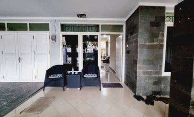 Rumah Mewah Luas Asri Ada Halaman & Taman di Tengah Kota Solo