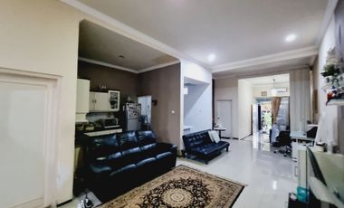 Rumah Mewah Luas Asri Ada Halaman & Taman di Tengah Kota Solo