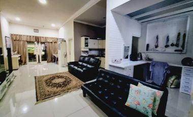 Rumah Mewah Luas Asri Ada Halaman & Taman di Tengah Kota Solo