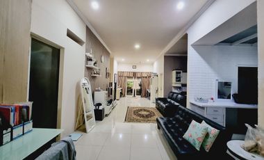 Rumah Mewah Luas Asri Ada Halaman & Taman di Tengah Kota Solo