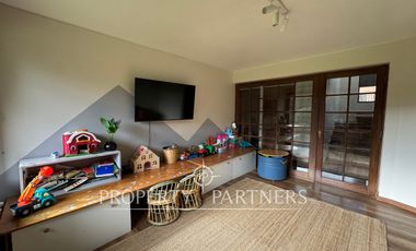 Gran casa ubicada en privilegiado sector de la ciudad