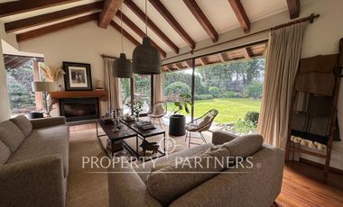 Gran casa ubicada en privilegiado sector de la ciudad