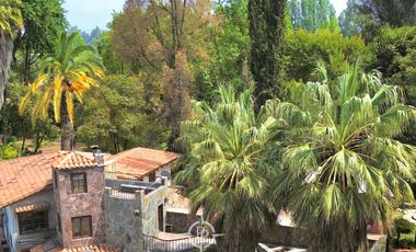 ARRIENDO - Vive Diferente: Casa con Jardines Exóticos, Laguna y Piscina