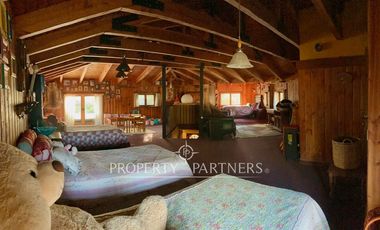 ARRIENDO - Vive Diferente: Casa con Jardines Exóticos, Laguna y Piscina