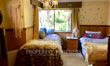 ARRIENDO - Vive Diferente: Casa con Jardines Exóticos, Laguna y Piscina