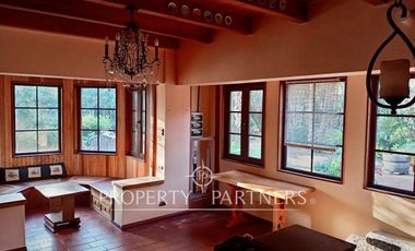 ARRIENDO - Vive Diferente: Casa con Jardines Exóticos, Laguna y Piscina