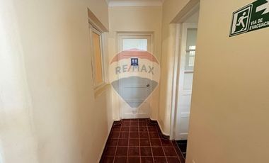 AMPLIA CASA REMODELADA  USO COMERCIAL - RECOLETA