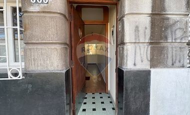 AMPLIA CASA REMODELADA  USO COMERCIAL - RECOLETA