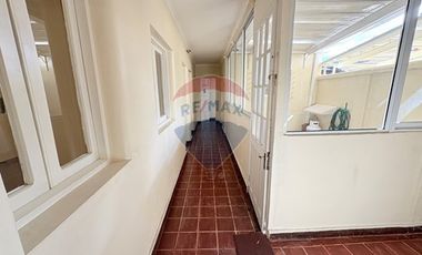 AMPLIA CASA REMODELADA  USO COMERCIAL - RECOLETA