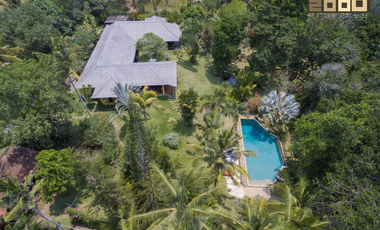 Spacious Villa with Private Forest & Riverfront – Cepaka, Bali