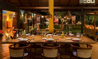 Spacious Villa with Private Forest & Riverfront – Cepaka, Bali