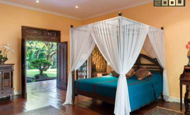 Spacious Villa with Private Forest & Riverfront – Cepaka, Bali