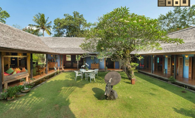 Spacious Villa with Private Forest & Riverfront – Cepaka, Bali