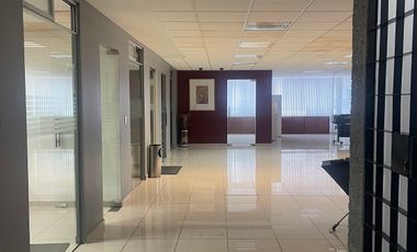 OPORTUNIDAD! Nave industrial con dos bodegas en Venta