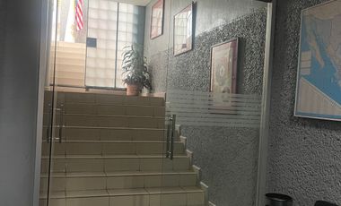 OPORTUNIDAD! Nave industrial con dos bodegas en Venta