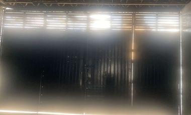 OPORTUNIDAD! Nave industrial con dos bodegas en Venta