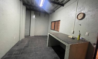 OPORTUNIDAD! Nave industrial con dos bodegas en Venta