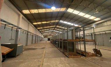 OPORTUNIDAD! Nave industrial con dos bodegas en Venta