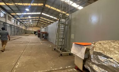 OPORTUNIDAD! Nave industrial con dos bodegas en Venta