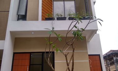 Rumah  mewah 2 lantai lokasi dekat mall pgc