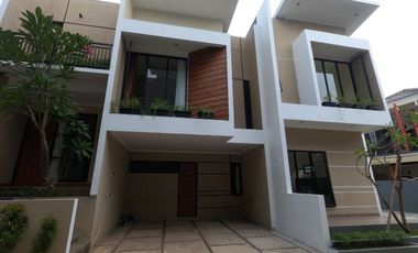 Rumah  mewah 2 lantai lokasi dekat mall pgc